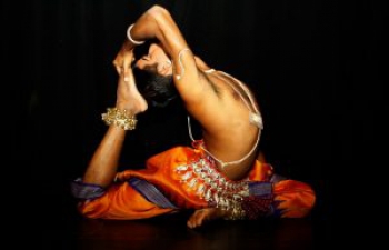 Rahul Acharya (India) odisszi t&aacute;ncel&#337;ad&aacute;sa / Odissi dance performance by Rahul Acharya (India)