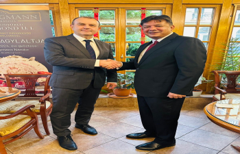 ​To honor Rabindranath Tagore's legacy, the Ambassador paid floral tributes at the Tagore statue on the famous Tagore Promenade. ​Visited the historic hospital to retrace the steps of the great poet. ​Held a warm and productive meeting with the Mayor of Balatonfüred.