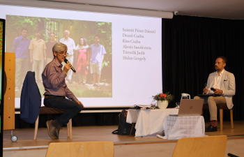 Az Amrita Sher-Gil Kulturális Központ (ASCC), India budapesti Nagykövetsége az "Ismerjük meg Indiát!" programsorozat keretében tartalmas és érdekes beszélgetésnek adott otthont „A szanszkrit nyelv Magyarországon – Brassai Sámueltől napjainkig” címmel. A beszélgetés vendégei Dr. habil. Dezső Csaba egyetemi docens, valamint Dr. habil. Szántó Péter-Dániel tanszékvezető és egyetemi docens voltak, akik értékes betekintést nyújtottak a szanszkrit magyarországi történetébe, kutatásába és oktatásába.
