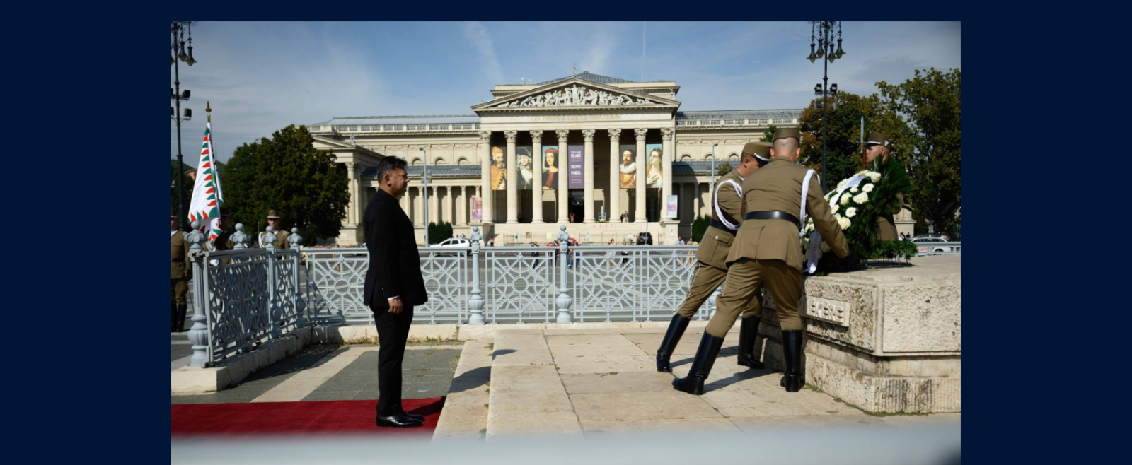H.E Sh. Anshuman Gaur laid a wreath at the Hero's Square as a homage to the Hungarian braves.