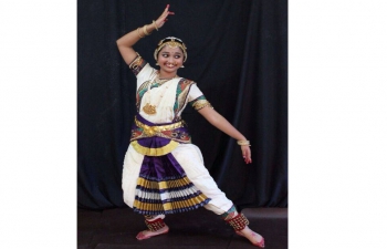 Kavya Francis bharatan&aacute;tjam t&aacute;ncel&#337;ad&aacute;sa/Bharatanatyam dance performance of Ms. Kavya Francis